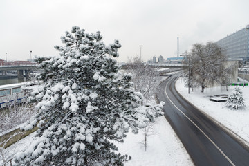 Sticker - Ivry sur Seine, route de banlieue parisienne  sous la neige