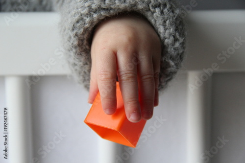 Main Bebe Tenir Objet Cube Jouet Interieur Jeu Stock Photo Adobe Stock Main Bebe Tenir Objet Cube Jouet Interieur Jeu Stock Photo Adobe Stock