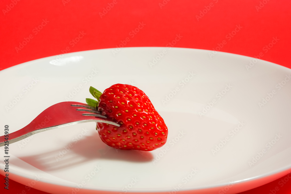 A Strawberry And Fork Strawberry Of The Dessert フォークとイチゴ デザートのイチゴ レストランのイチゴなど 赤色背景 Wall Mural Kana Design Image