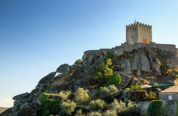 Canvas Print - View of the Sortelha castle, high up the hill, in Portugal. - Vista do castelo de Sortelha, no alto da colina, em Portugal.