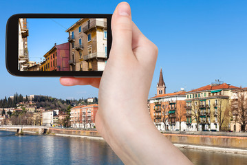 Canvas Print - tourist photographs urban houses in Verona