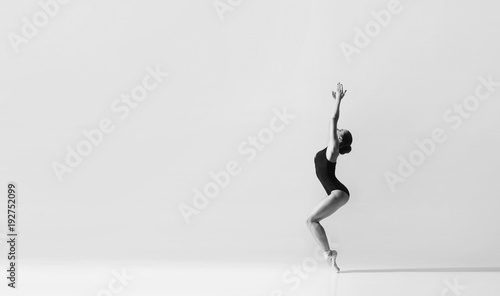Cuadros en Lienzo Graceful ballerina dancing in art performance