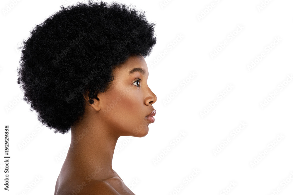 Face profile of young and cute african woman - obrazy, fototapety, plakaty 