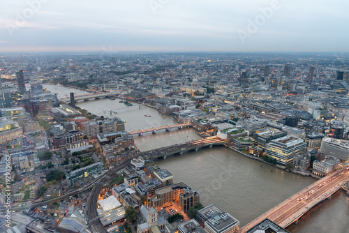 Zdjęcie XXL Widok z lotu ptaka Londyńska linia horyzontu przy nocą, Londyn