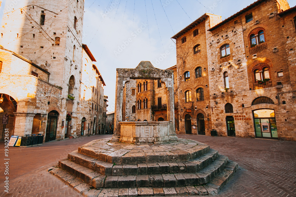 Ancient village San Gimignano. - obrazy, fototapety, plakaty 