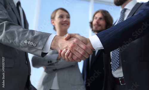 Fotografía welcome and handshake business people