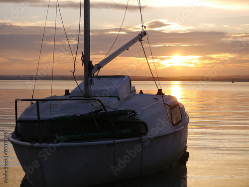 Mer Coucher De Soleil Bateau Buy This Stock Photo And