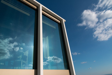 Fenster Himmel und Wolken