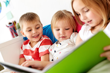 Poster - little kids reading book in bed at home