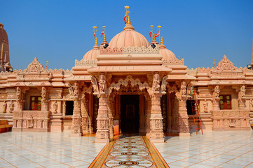 Wall Mural - Entry view of BAPS Shri Swaminarayan Mandir Pune