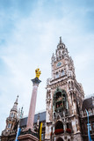 Fototapeta Paryż - Obelisk in front of Munchen city hall, Germany