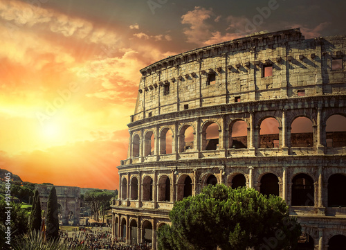 Dekoracja na wymiar  jedno-z-najpopularniejszych-miejsc-turystycznych-na-swiecie-rzymskie-koloseum
