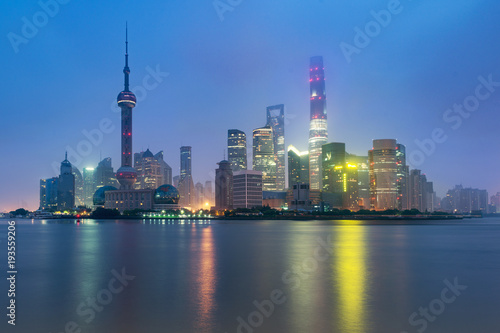 Zdjęcie XXL Szanghaj linii horyzontu pejzaż miejski, widok Shanghai przy Lujiazui finanse i dzielnica biznesu strefy handlu drapaczem chmur w ranku, Szanghaj Chiny