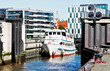 Hafenrundfahrt in Bremerhaven, Schleuse am Neuen Hafen mit Ausflugsschiff