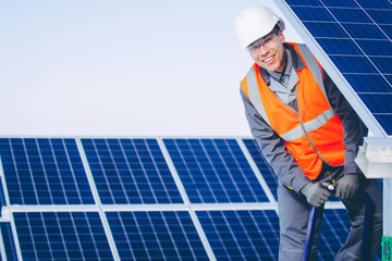 Canvas Print - solar power station worker