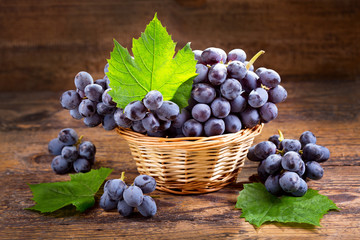 Wall Mural - fresh grape with leaves in a basket