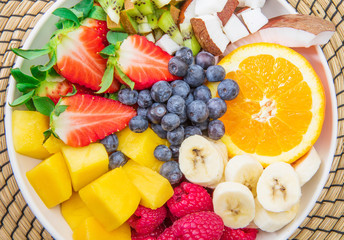 Wall Mural - bowl of fruit salad 