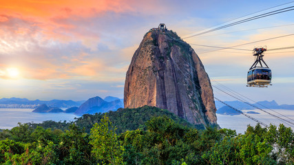 Fototapete - Cable car and  Sugar Loaf mountain