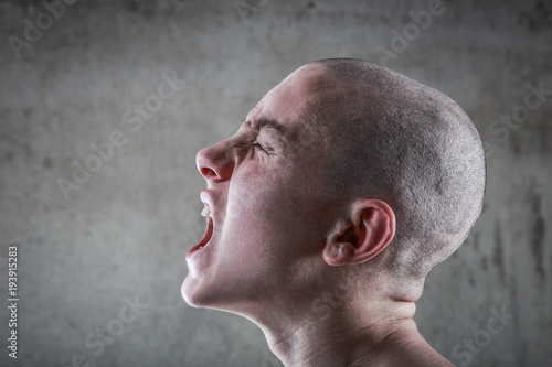 Fotografía Side view of a teenage boy shouting