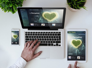 Wall Mural - office tabletop travel honeymoon responsive design website
