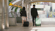 © pixs4u - Back of business people drag baggage and walking on bridge