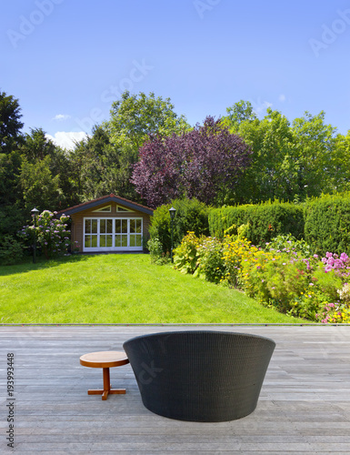 Schöne Gartenterrasse – Stock-Foto | Adobe Stock