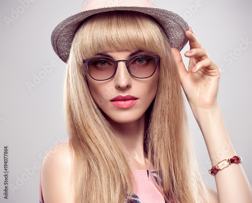 Fashion Portrait Beauty Sensual Blond Woman In Stylish Sunglasses