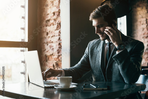 Leinwand Poster  Young man drawing template for the web site associated with digital marketing, current trends and tendencies of UX / UI design