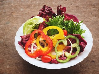 Poster - Fresh vegetable salad in the bowl