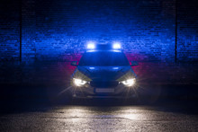 Polizeiauto Mit Blaulicht Bei Nacht (Deutschland)