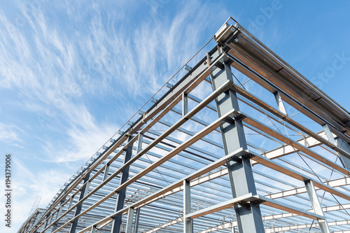 Fotomural steel frame workshop is under construction