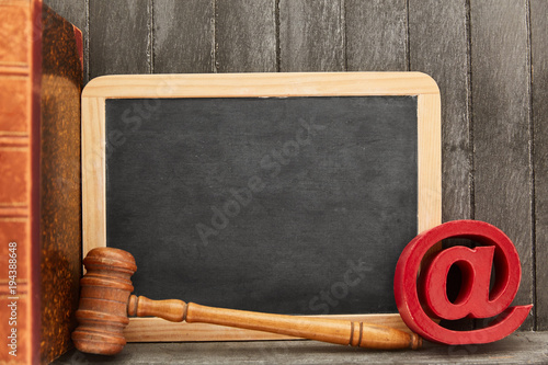 Internetrecht Konzept Mit Email Symbol Und Tafel Buy This Stock