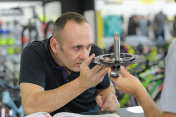 customer at a service bicycle