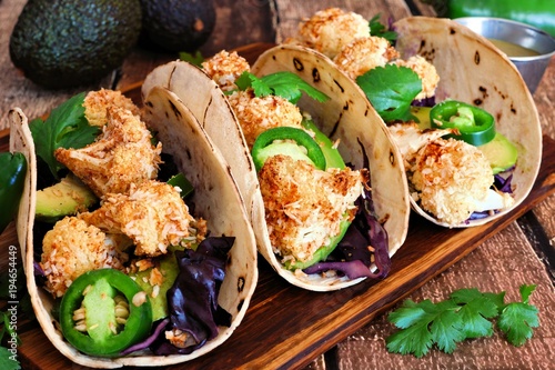 Cuadros en Lienzo Roasted coconut cauliflower tacos