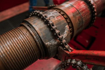 Disassembly of a pipe for drilling wells