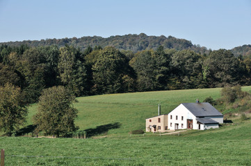 Wall Mural - maison Gaume Wallonie Belgique vert paysage