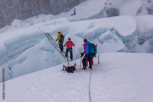 Fotografía Climbers crossing a crevasse over a ladder, Island Peak, Everest Region, Nepal