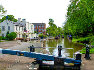 Top gate of a canal lock on the Shropshire Union Canal beside a pub in Audlem in Cheshire, England.