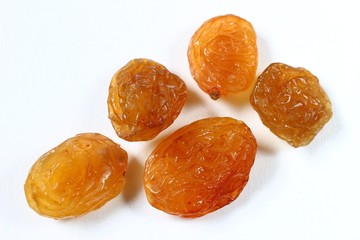 Wall Mural - raisins on white background closeup