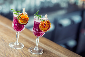 Canvas Print - Cocktail drink. Alcoholic cocktail drink on bar counter in pub or restaurant