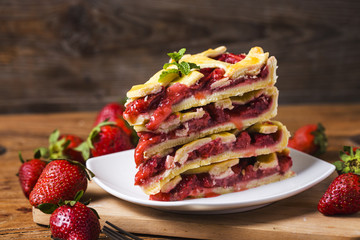 Poster - The strawberry pie in the wooden background