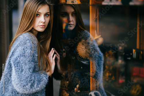 Cuadros en Lienzo Blue eyed amazing young girl self reflection portrait