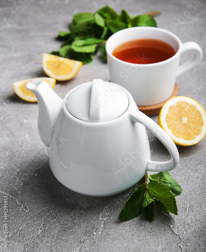 Zdjęcie XXL Herbata z cytryną i miętą