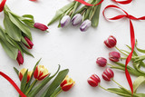 Fototapeta Tulipany - Рамка из тюльпанов на белом фоне