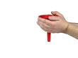 czerwony plastikowy lejek w dłoniach