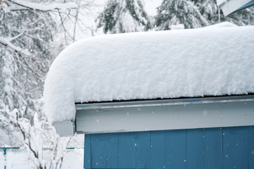 Wall Mural - thick snow accumulated on top of the roof