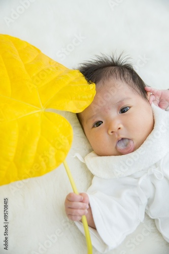 舌を出す赤ちゃん Adobe Stock でこのストック画像を購入して 類似の画像をさらに検索 Adobe Stock 舌を出す赤ちゃん Adobe Stock でこのストック画像を購入して 類似の画像をさらに検索 Adobe Stock