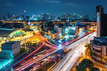 Fototapete - Bangkok cityscape and traffic at night in Thailand.