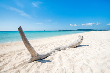 Wall Mural - Hatenohama beach mit Blick auf Kumejima island, Okinawa, Japan