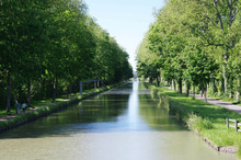Canal Du Nivernais, France